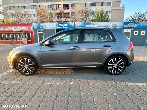 Volkswagen Golf - 2