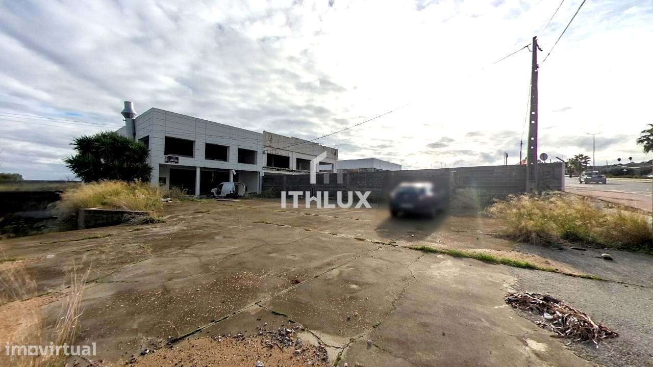 Prédio de cave, rés-do-chão e 1º andar, classificado como espaço de at - Grande imagem: 4/20