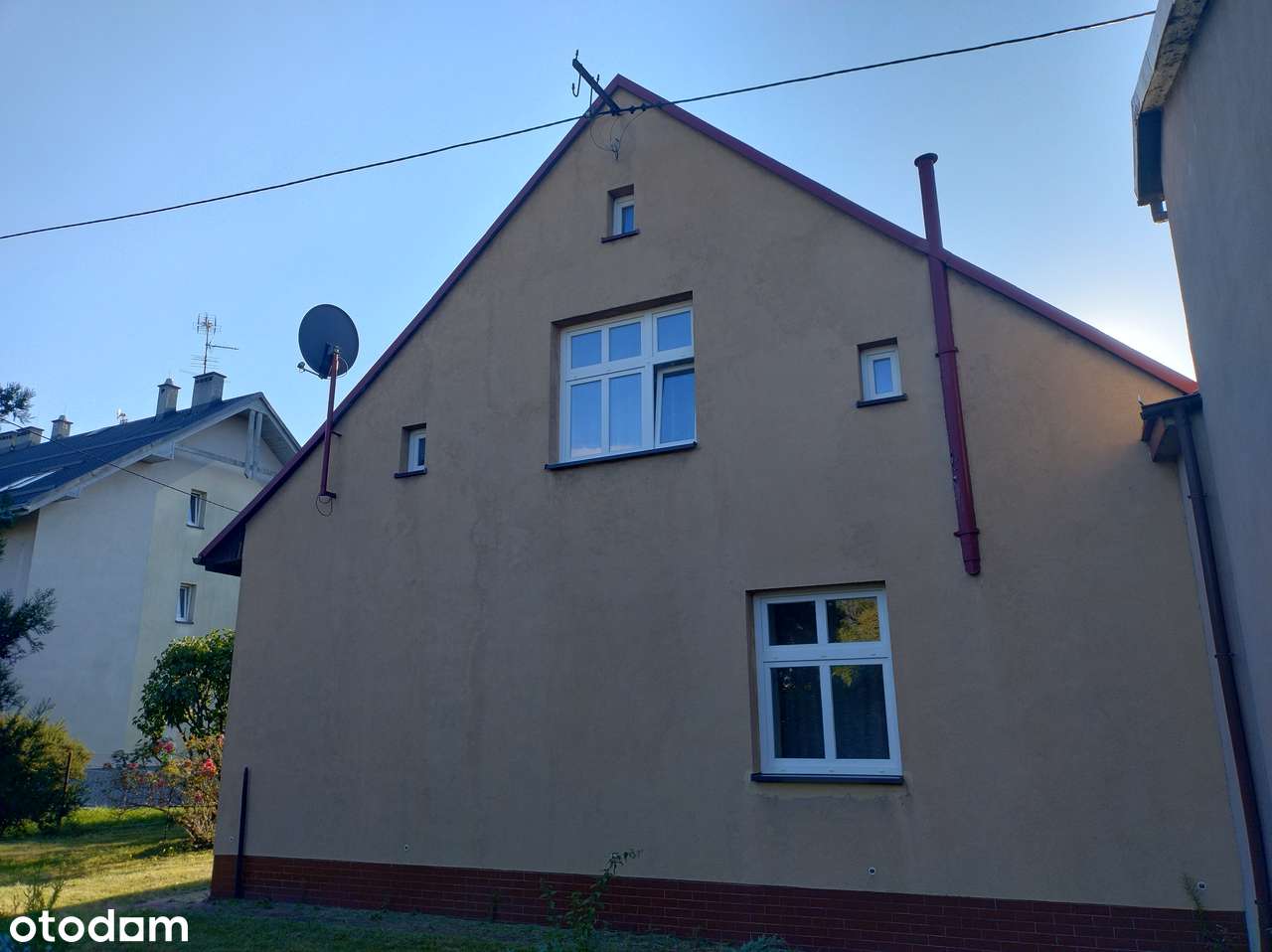 Dom  z dwustanowiskowym garażem i budynkiem gospodarczym - Pełny obrazek: 5/20