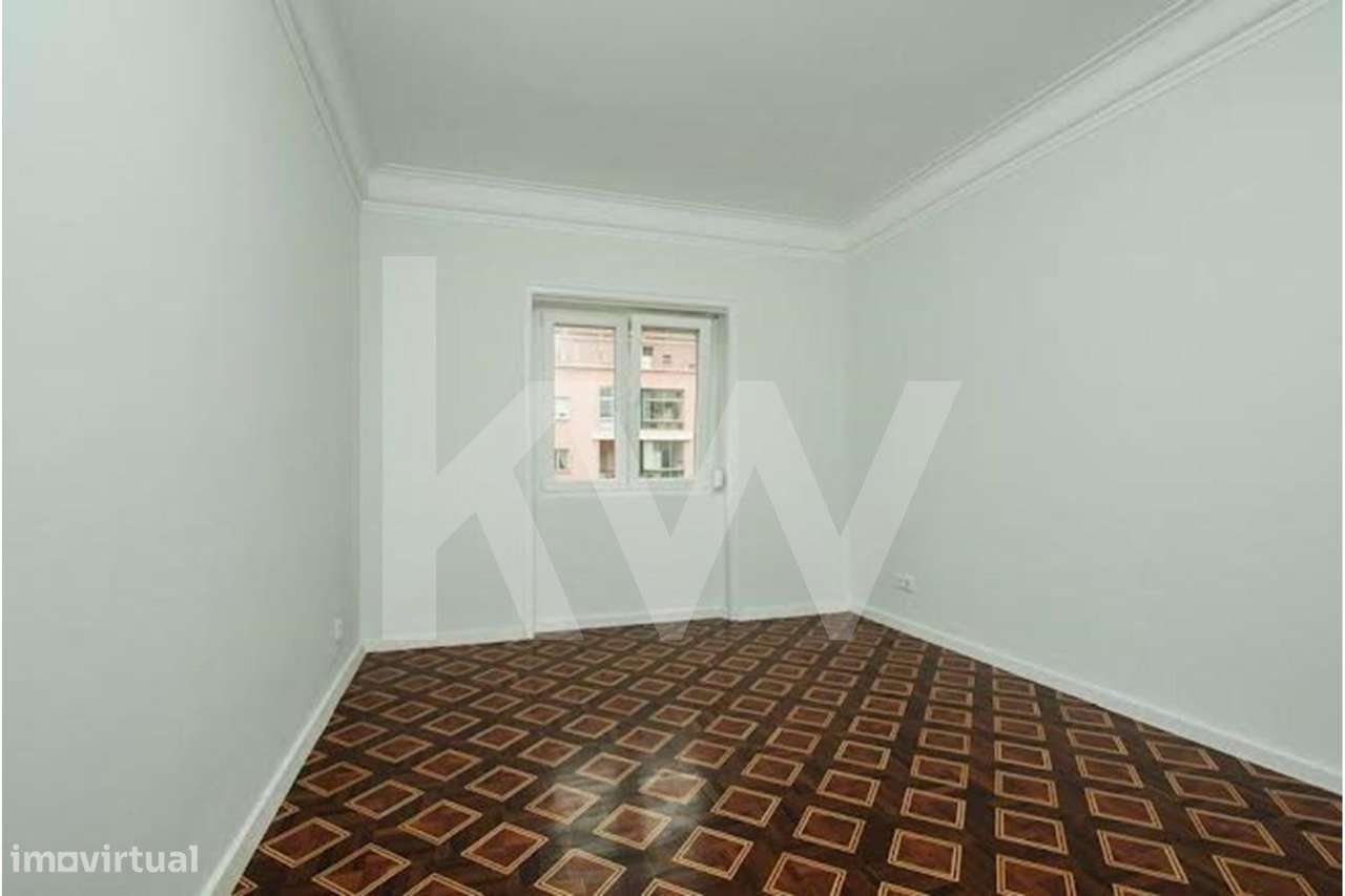 Apartamente Bastante Luminoso a poucos passos do Metro ( Linha Verde) - Grande imagem: 4/24