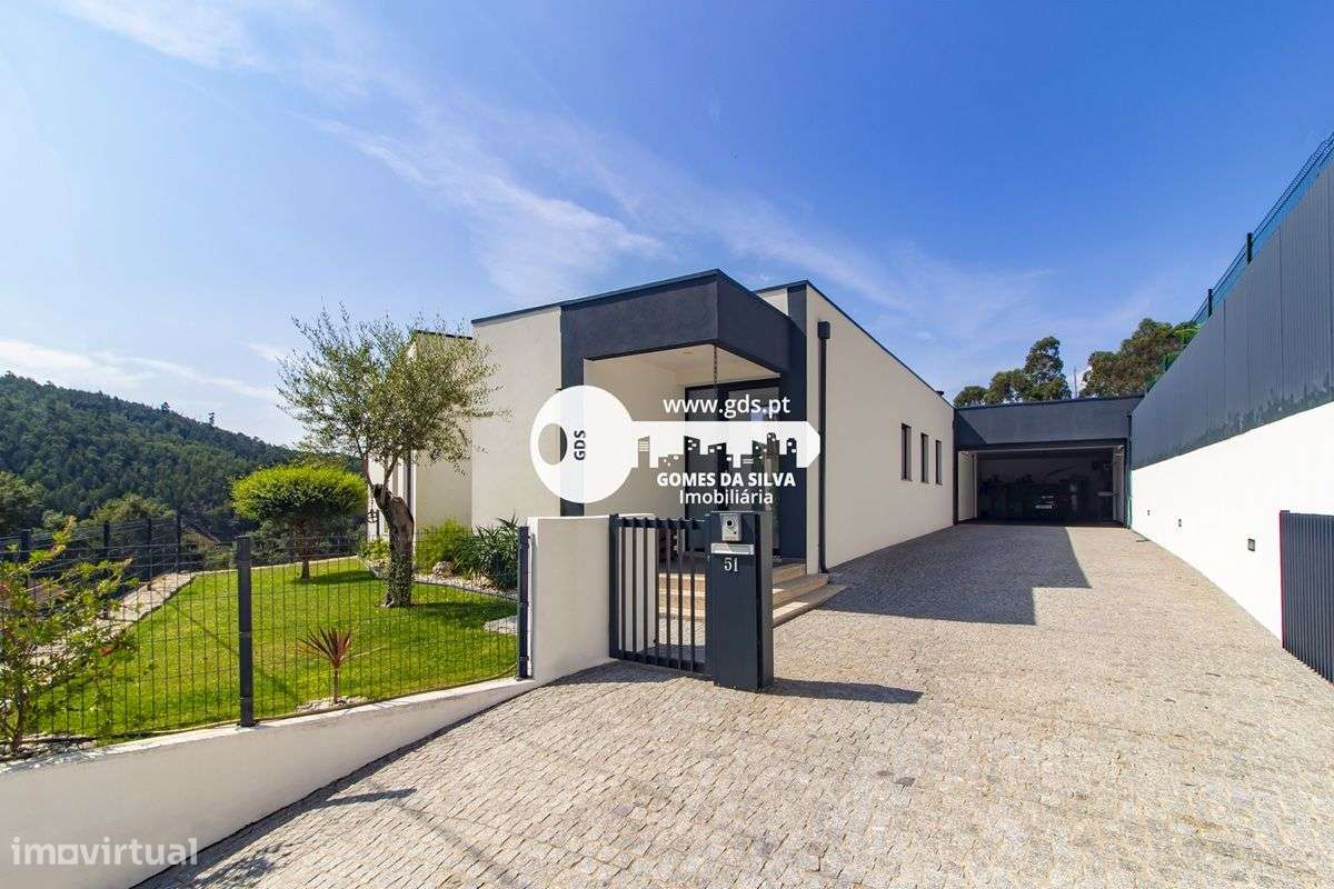 Moradia Térrea c/ 3 suites e vistas panorâmicas na Morreira - Grande imagem: 1/52