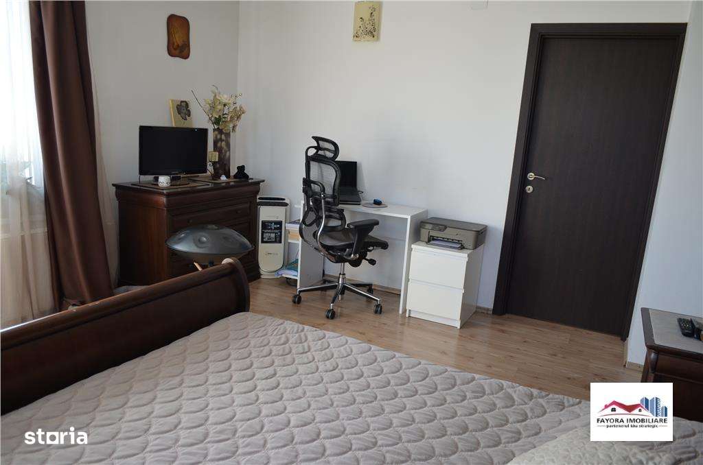 Casa Spatioasa de Vanzare Zona Semicentrala - Imagine principală: 3/11