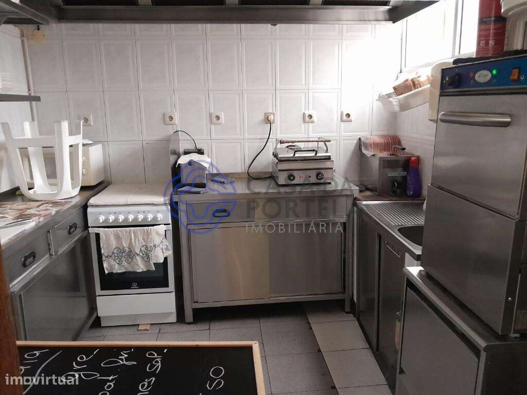 Café Junto à Escola Filipa Vilhena - Grande imagem: 5/27