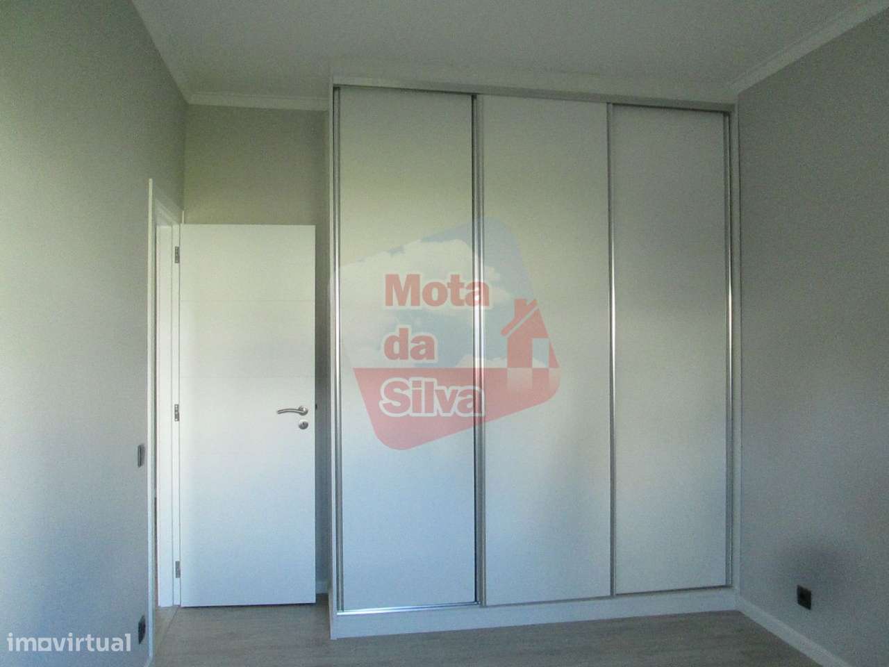 Excelente Apartamento T2 no Feijó Almada-10