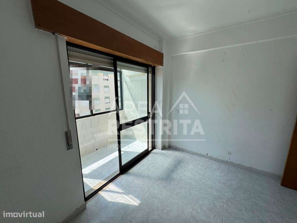 Apartamento T2 no Estádio da Medideira, Amora-8