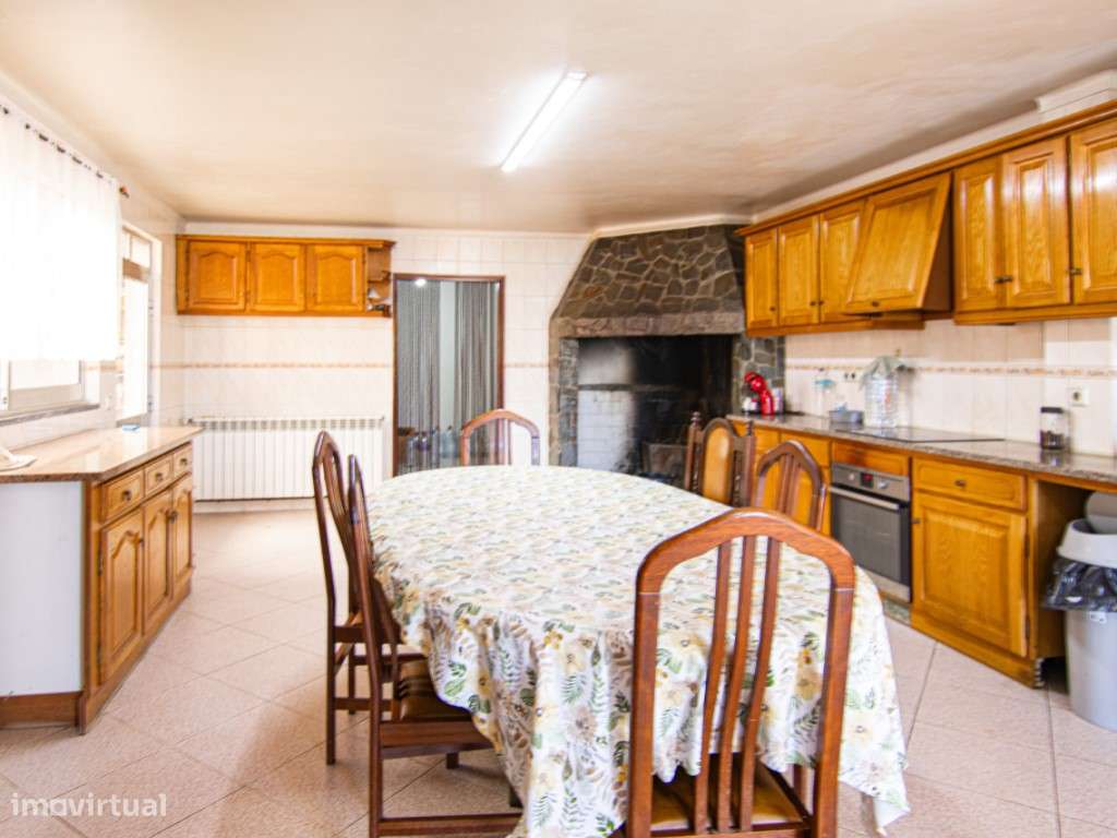 Moradia T8 com terreno, com potencial para rentabilização - Caxaria... - Grande imagem: 4/35