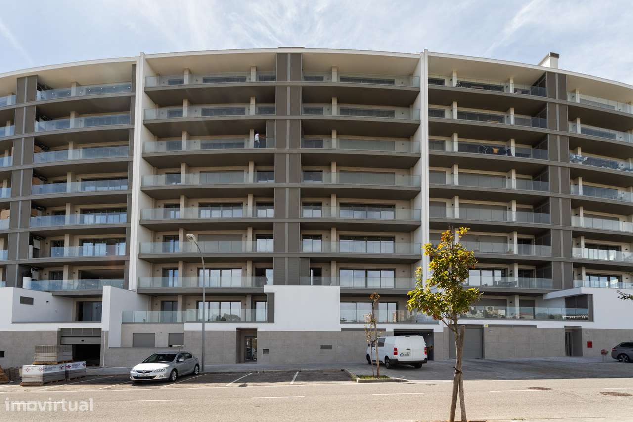 Apartamento T3 Novo a Estrear | 3 Suites | Vista Rio | Garagem Box | C-53
