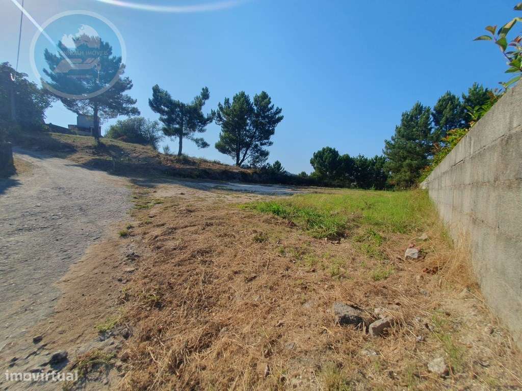 Terreno Construtivo de 1200m² 
Localização: Sra. de Fátima- Cabece...-12