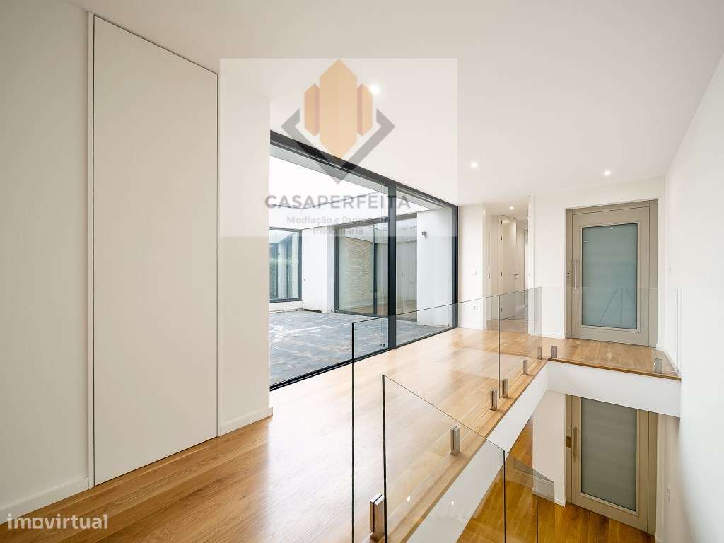 Luxuosa Moradia T4 a 150 metros da Praia - Madalena-28