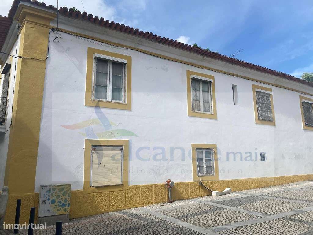 Moradia Ampla por recuperar - localização central na cidade de Beja - Grande imagem: 4/11