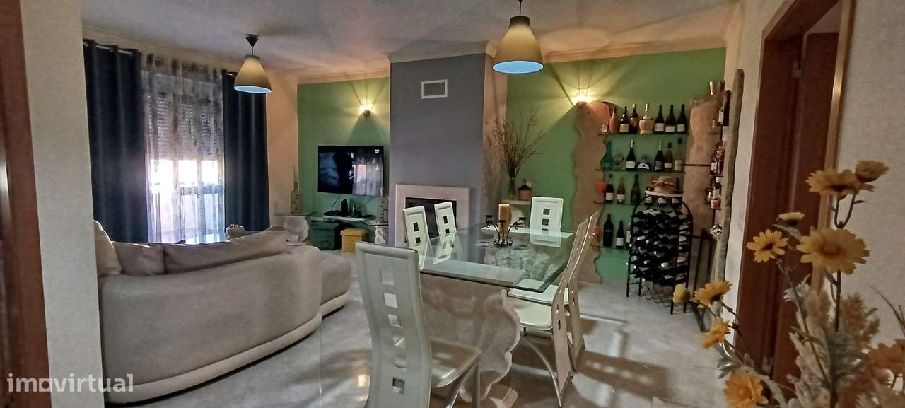 Apartamento T2 com Varandas e parqueamento - Grande imagem: 5/23