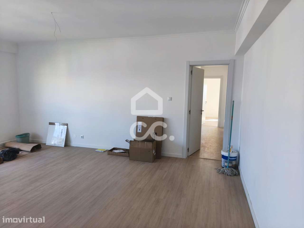 T3 Renovado com 3 Varandas na Amadora-29