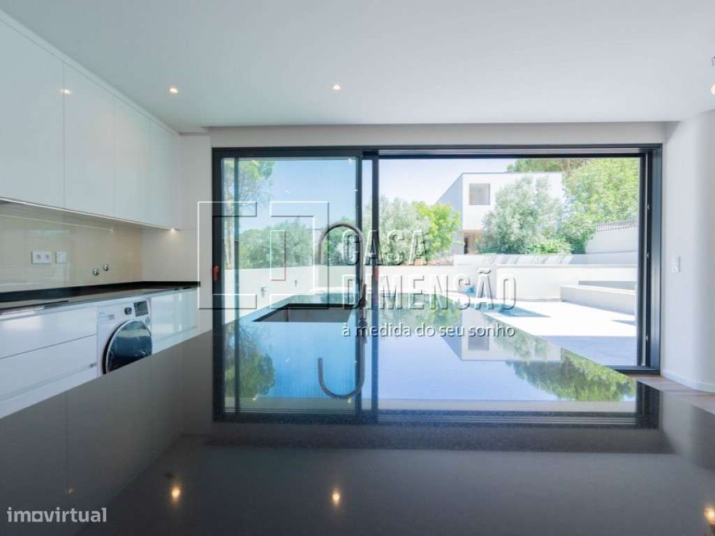 Moradia de Arquitectura Moderna de tipologia T3+1 em Oeiras com Pis...-15