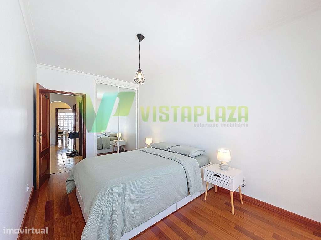 Apartamento T2 com duas casas de banho e espaço de garagem-17