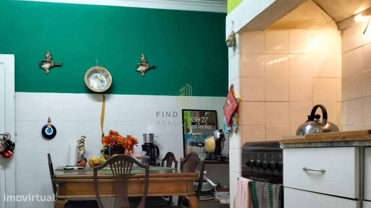 Vende-se Moradia T7 com 2 pisos e logradouro no Cadaval-17