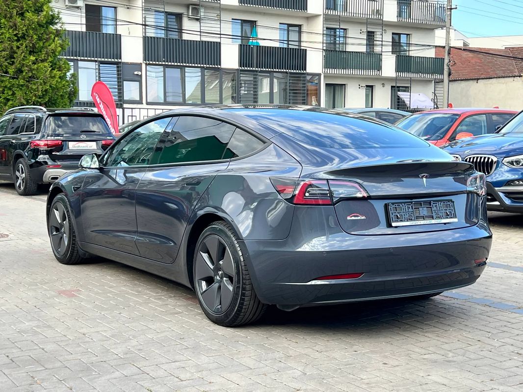 Tesla Model 3 Standard Reichweite Plus Hinterradantrieb - 4