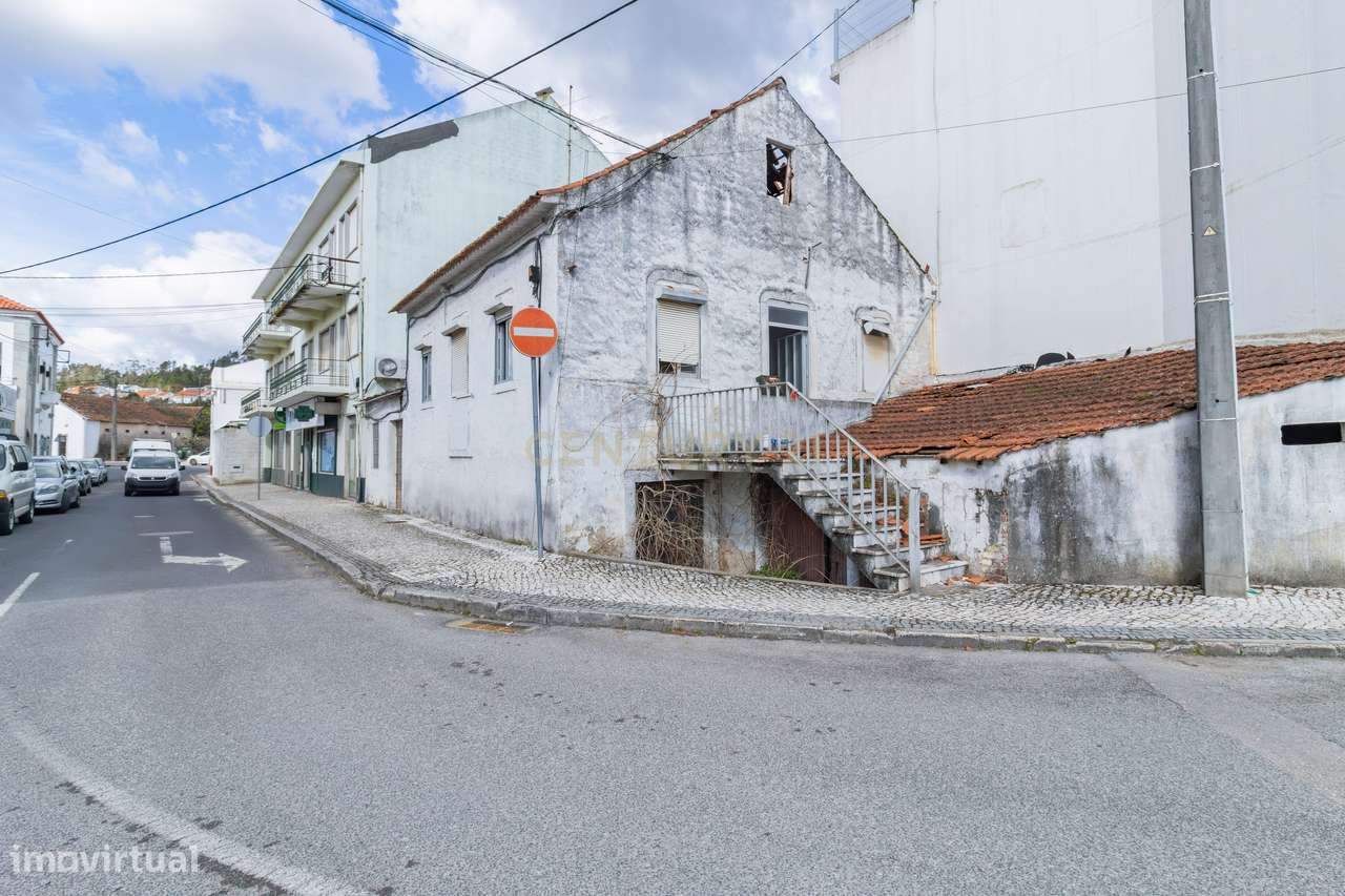 Moradia com Potencial de Reabilitação ou Projeto de Construção-2