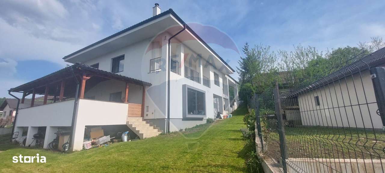 Casă individuală cu 4 dormitoare de vânzare str Planoarelor Dezmir - Imagine principală: 2/17