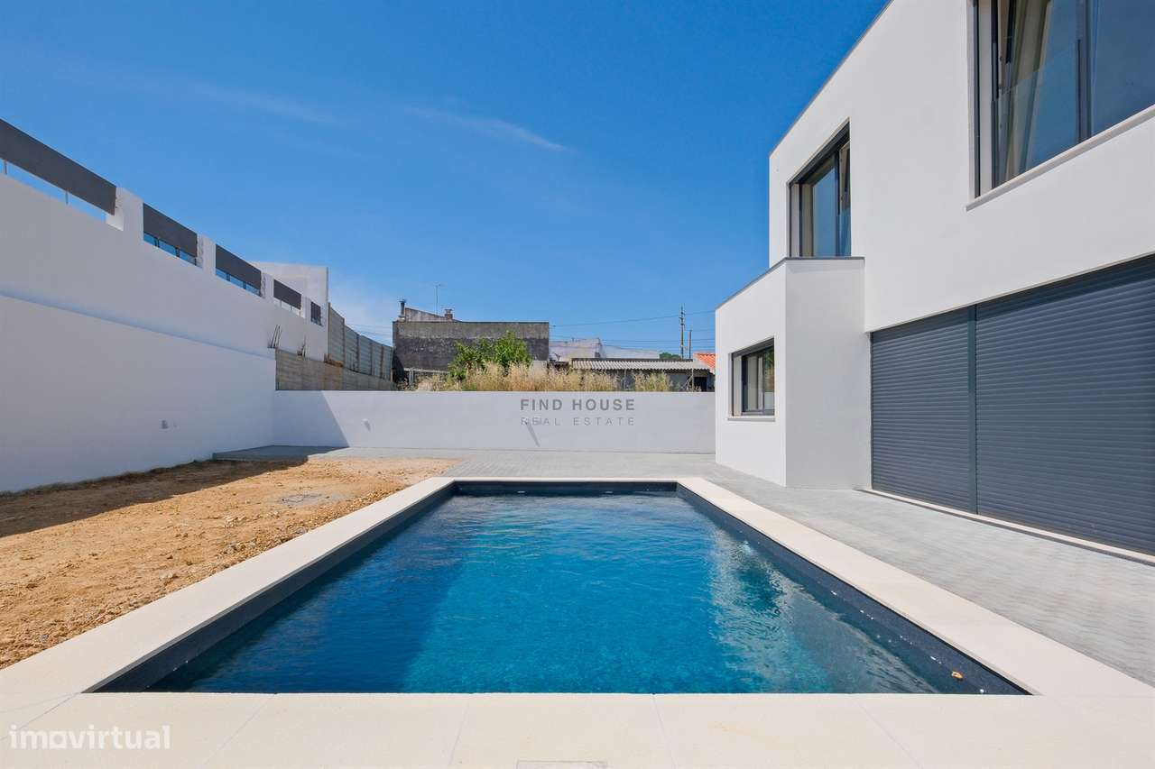 Vende-se Moradia Isolada T4 com garagem, piscina e jardim em Albarraqu-51