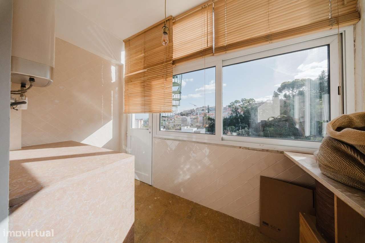 Apartamento T3 renovado junto à Avenida da Liberdade-11