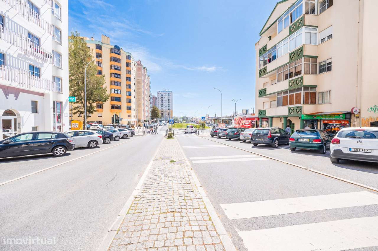 Apartamento T2 na Tapada das Mercês-26