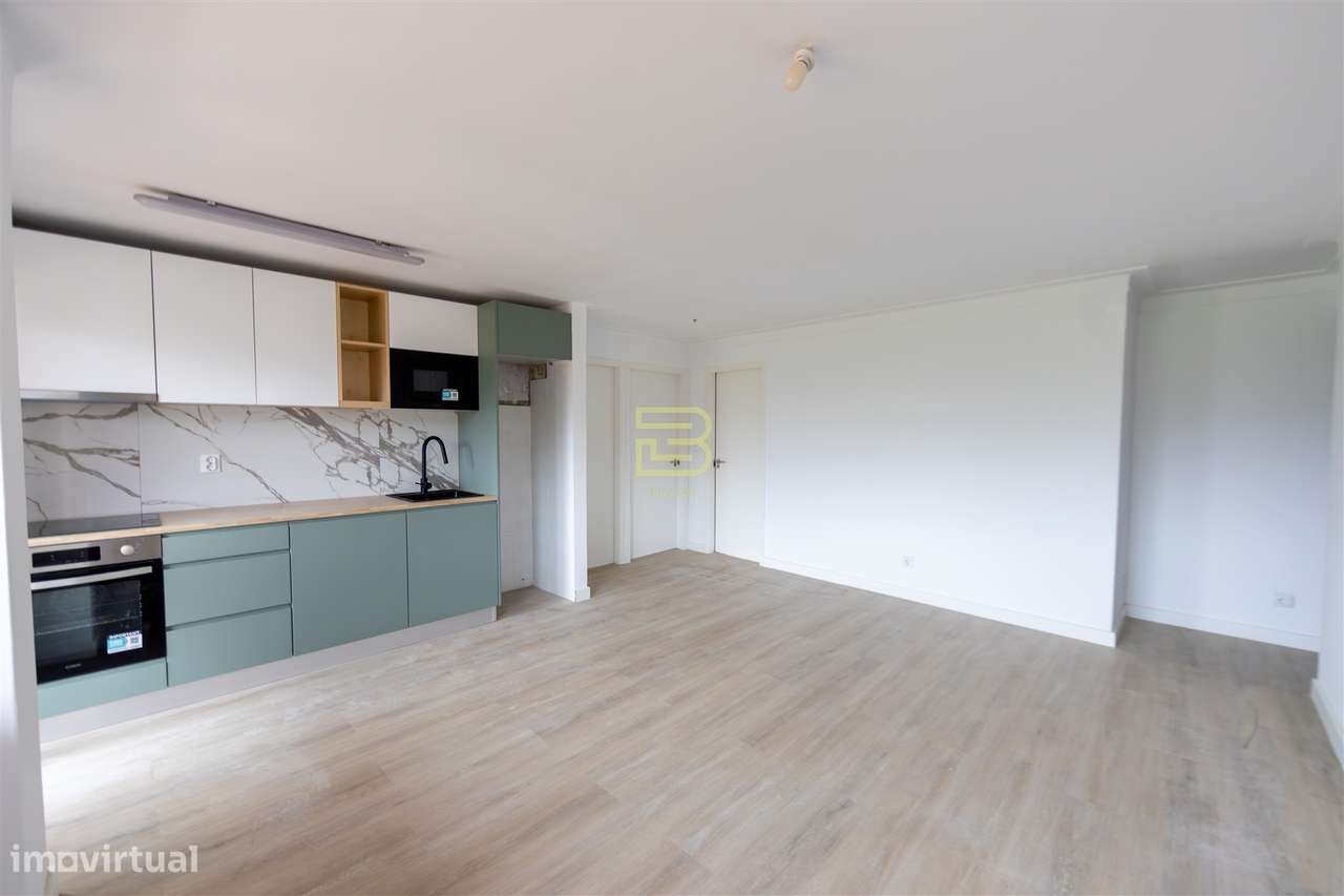 T2 com 2 frentes, varanda em Santegãos, Rio Tinto, situado no 2.º anda - Grande imagem: 5/14