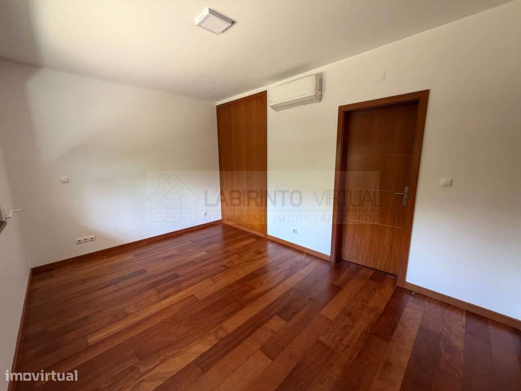 Arrenda-se magnifico T1 próximo do metro de Odivelas - Grande imagem: 4/9