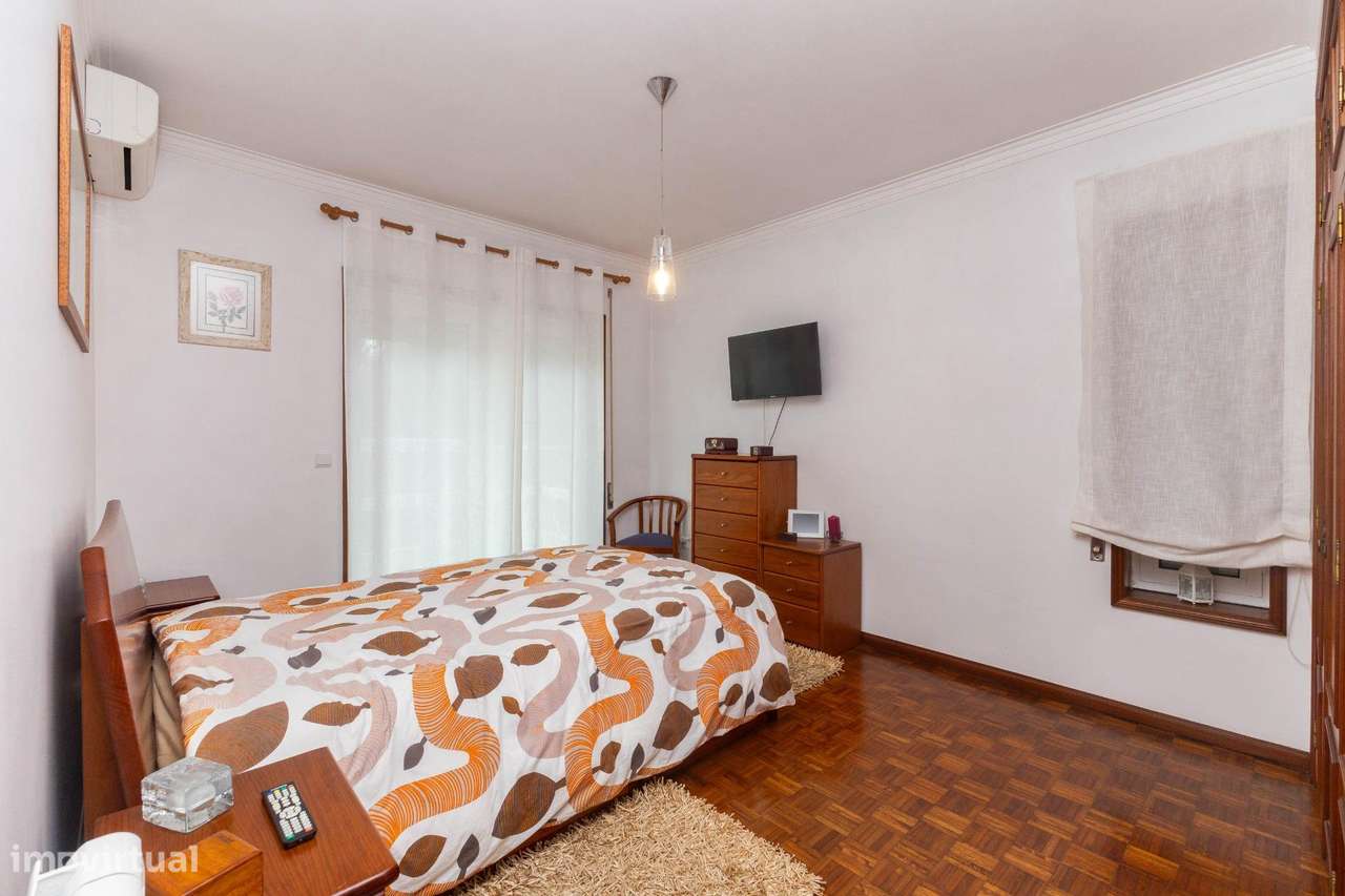 Moradia T4 na Maia – Renovada, 3 Frentes, Terraço e Garagem a...-28