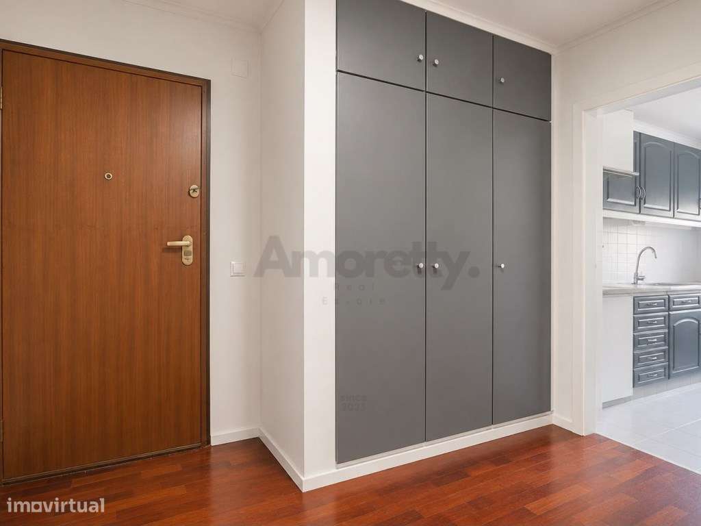 T2 Com Garagem E Arrecadação na Ajuda-7