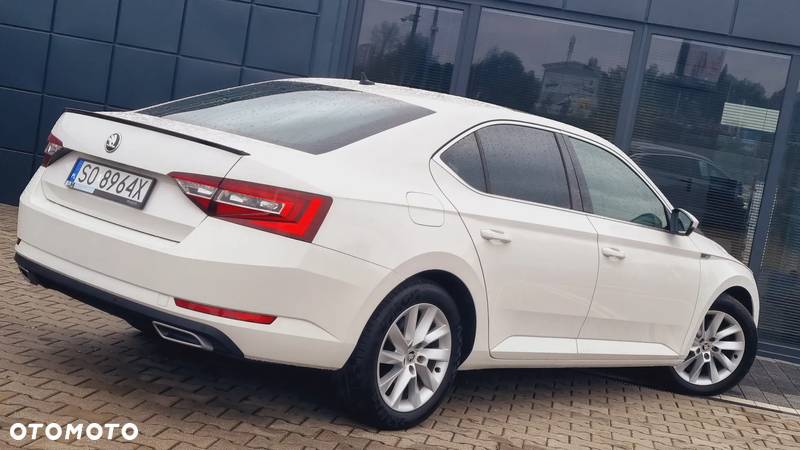 Skoda Superb 2.0 TDI Sportline DSG - 11