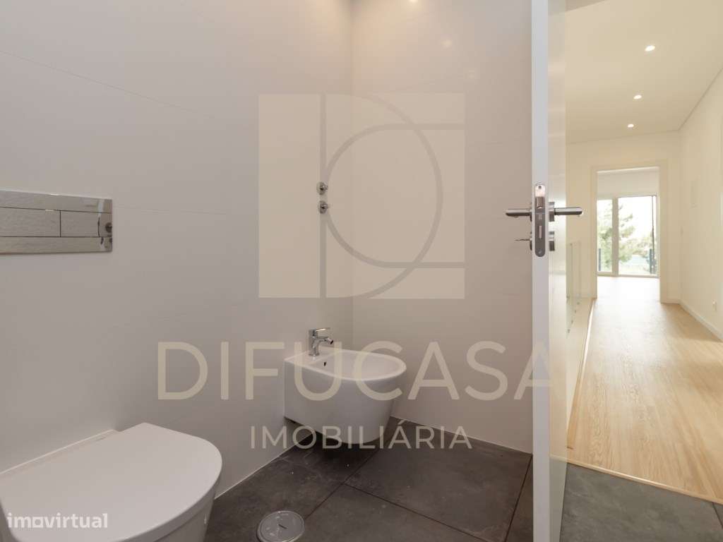 R268 Moradia Duplex - Localizada no centro de Fernão Ferro-27