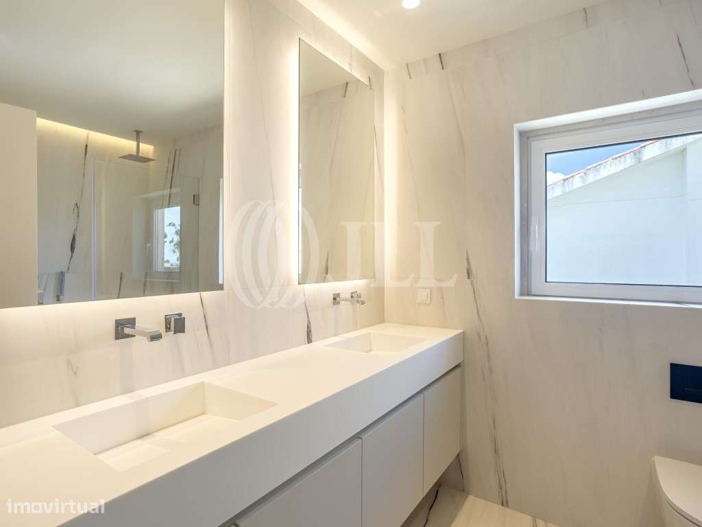 Moradia T5+2 com piscina no Estoril-24