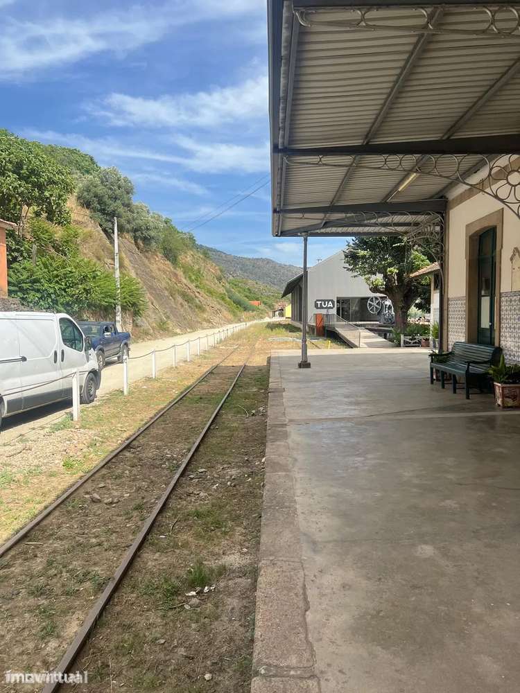 Bar/Restaurante a funcionar em Foz Tua com Moradia de 2 pisos-11