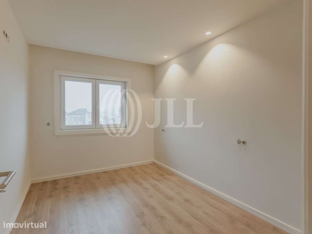 Apartamento T4 com varanda e garagem nas Antas Porto-12