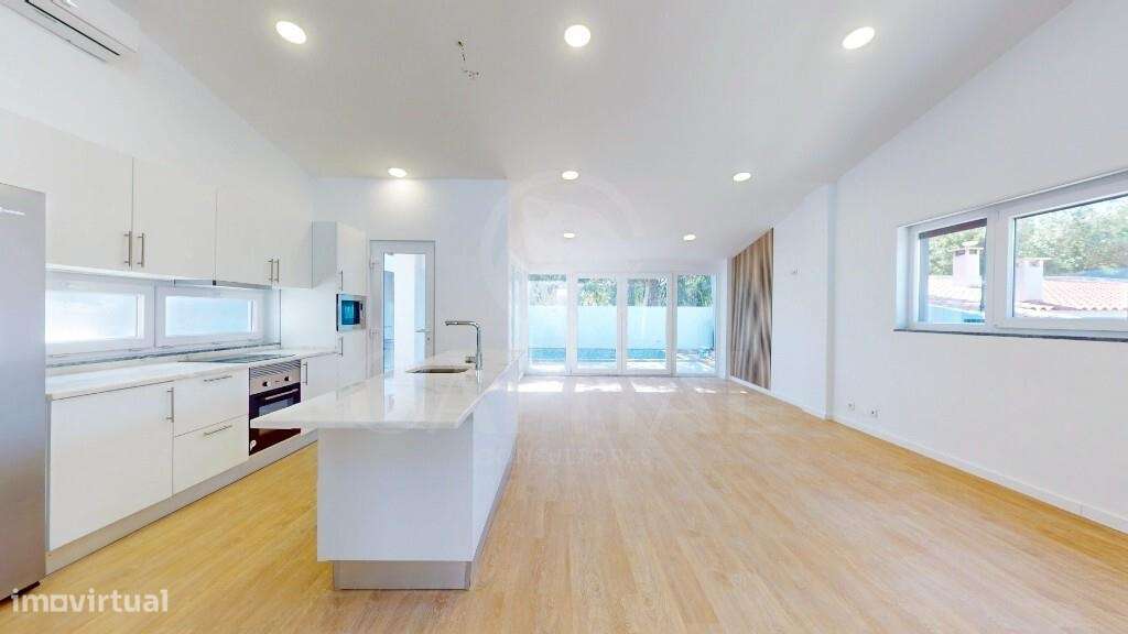 Moradia T3 com piscina, na Sobreda-9