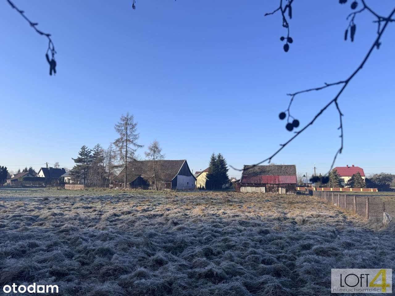 Wyjątkowa, uzbrojona działka pod lasem.-8