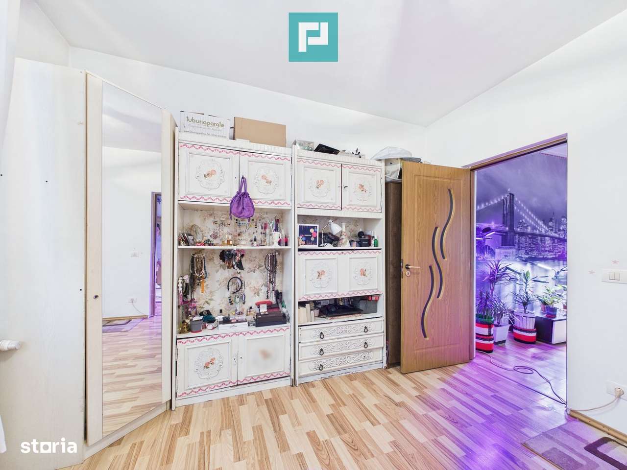 Casa cu 6 camere in Parneava - Imagine principală: 4/13