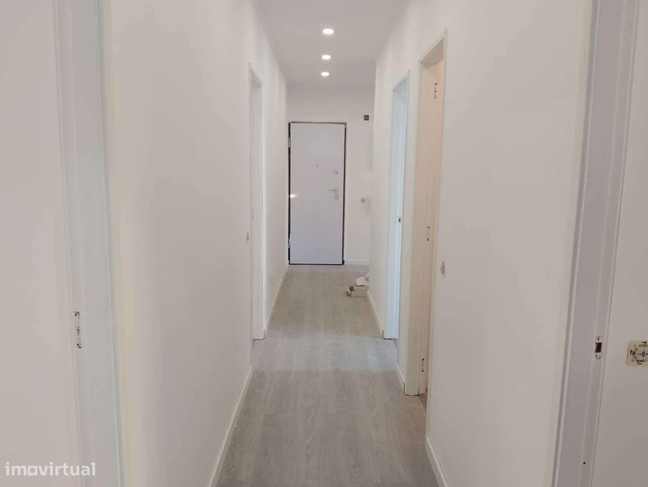 Apartamento T3 Totalmente Remodelado-32