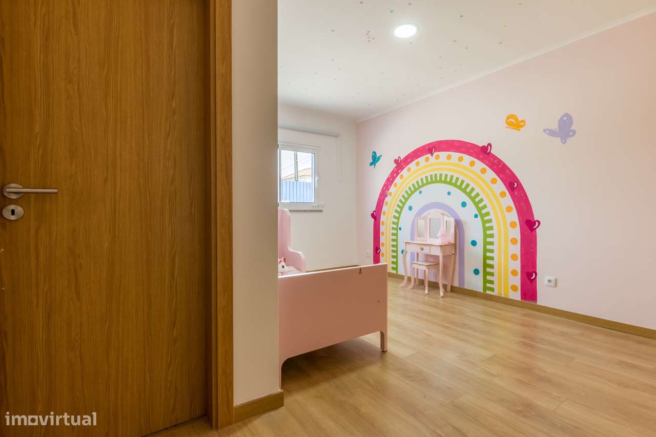 Moradia isolada com piscina aquecida num terreno de 398 m²!-30