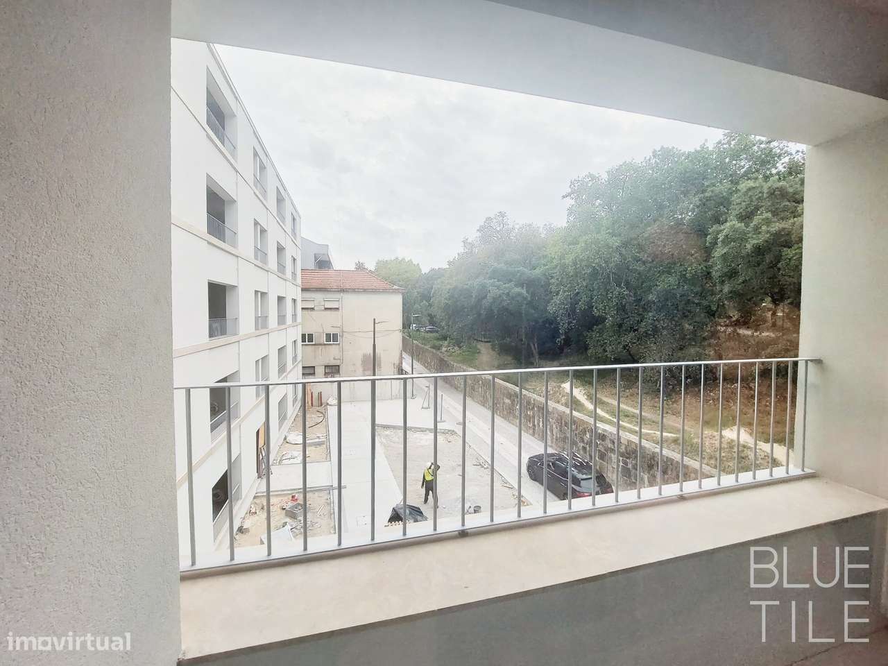 Apartamento T1 - voltado para o parque do Covelo, com lugar de garagem-9