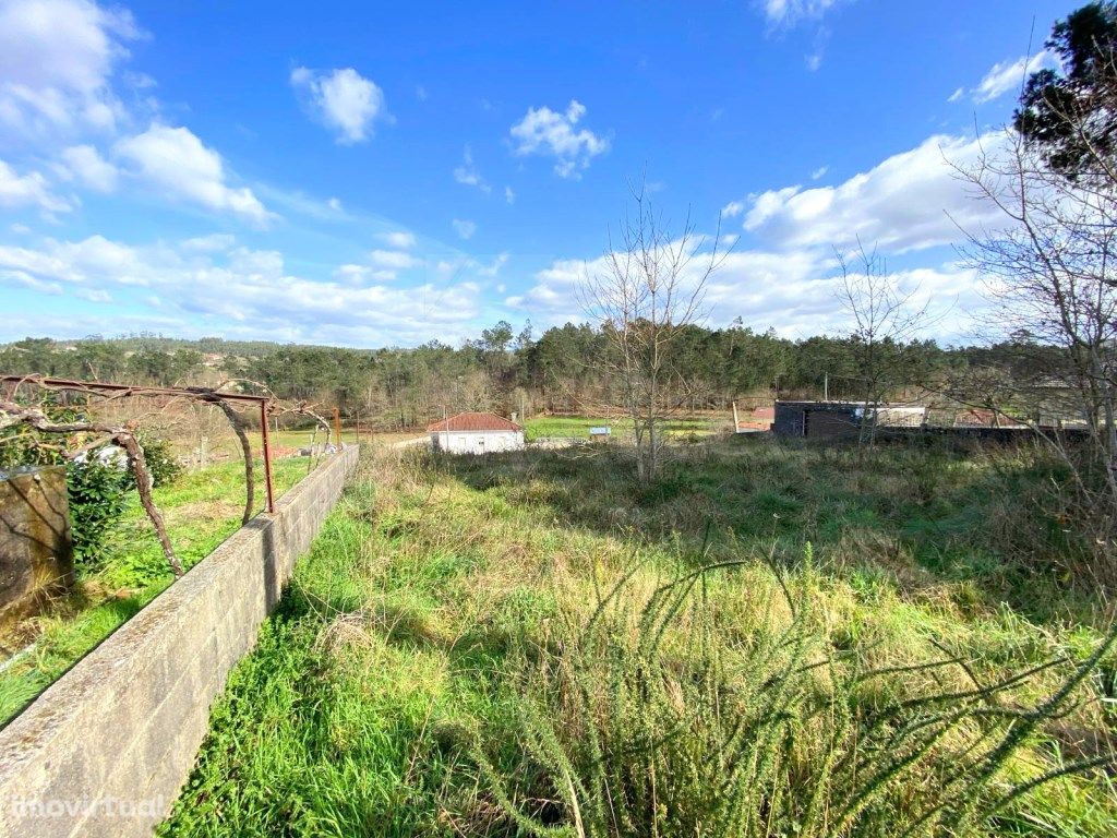 Terreno com 3 frentes para construção