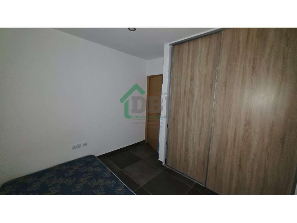 T2 renovado com terraço!-6