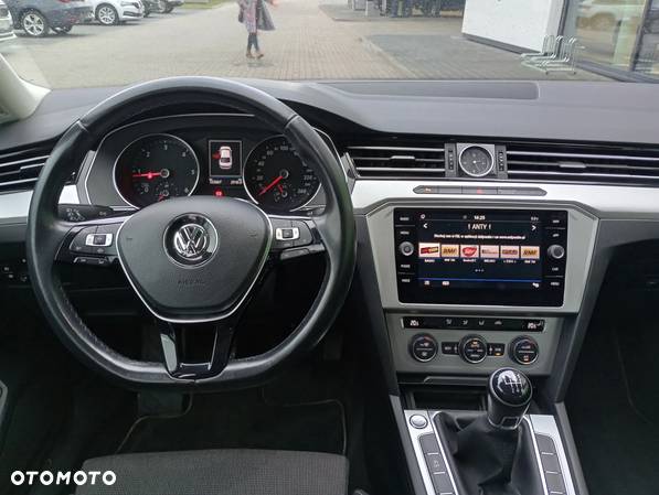Volkswagen Passat 2.0 TDI SCR Comfortline - 15