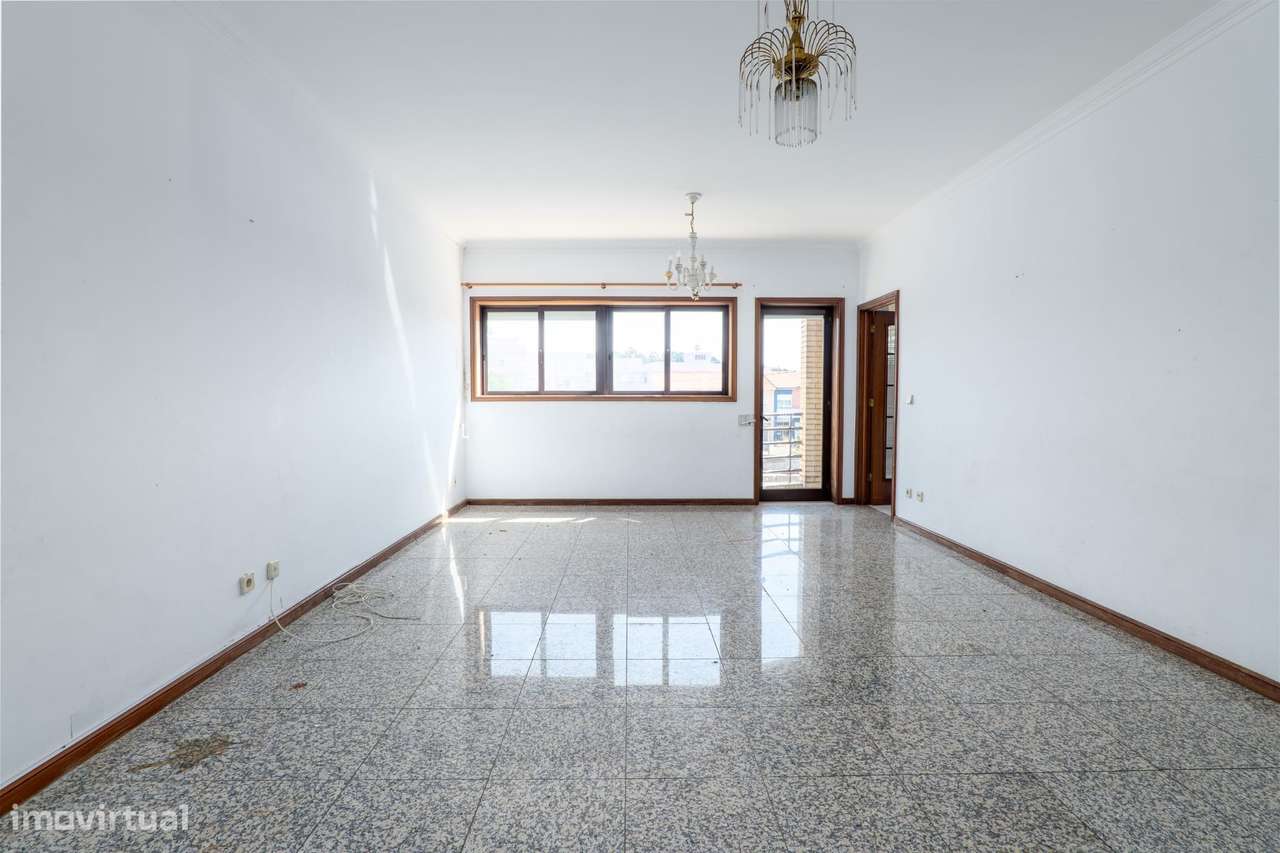 Apartamento T2 com varanda, garagem e vista urbana - Grande imagem: 4/24