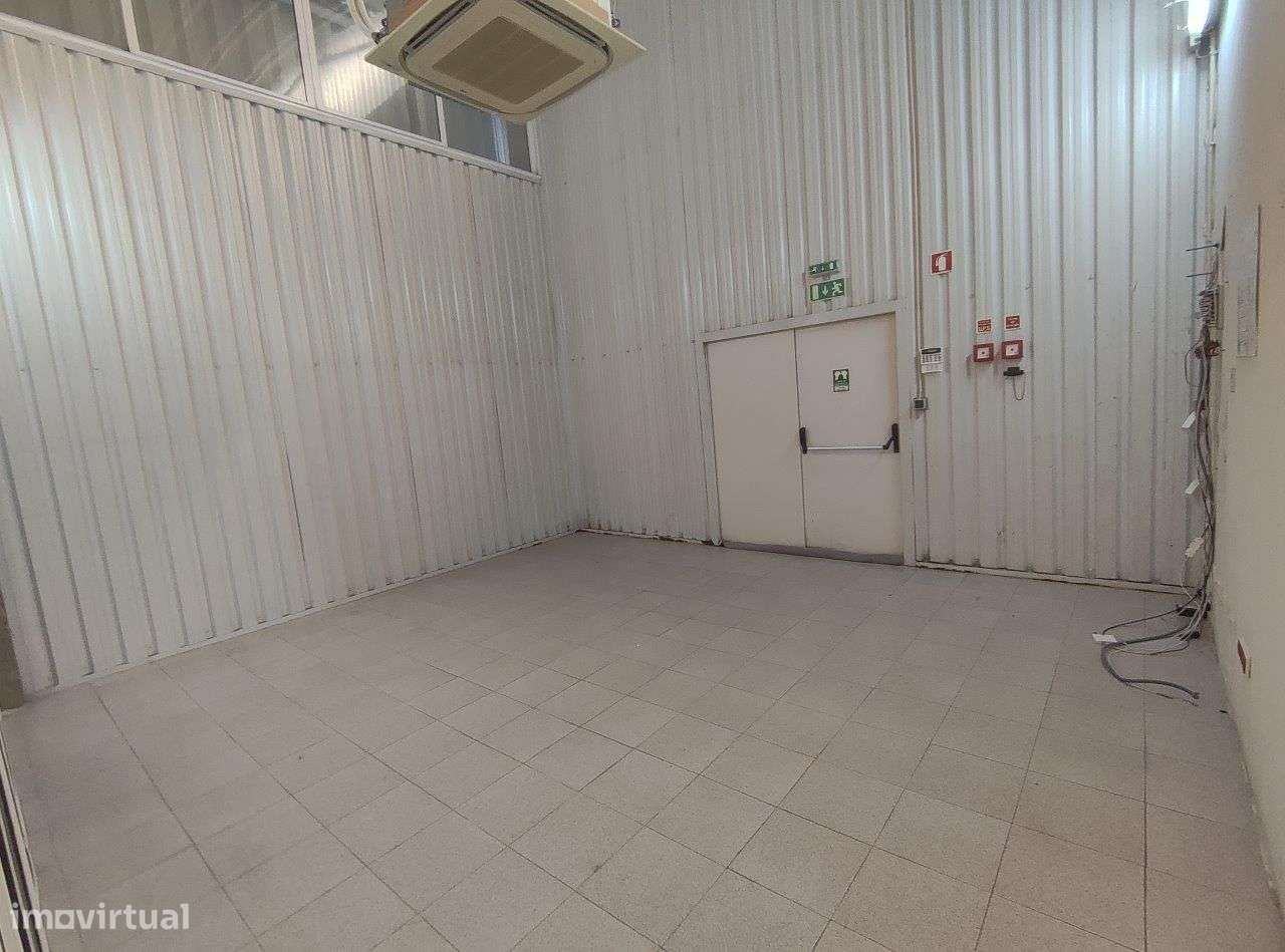 Armazém/fábrica com licenciamento industrial em Castelo de Paiva-16