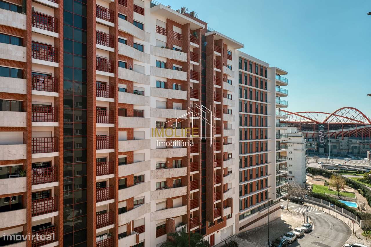 Apartamento T2 com Vista Desafogada em Benfica-34