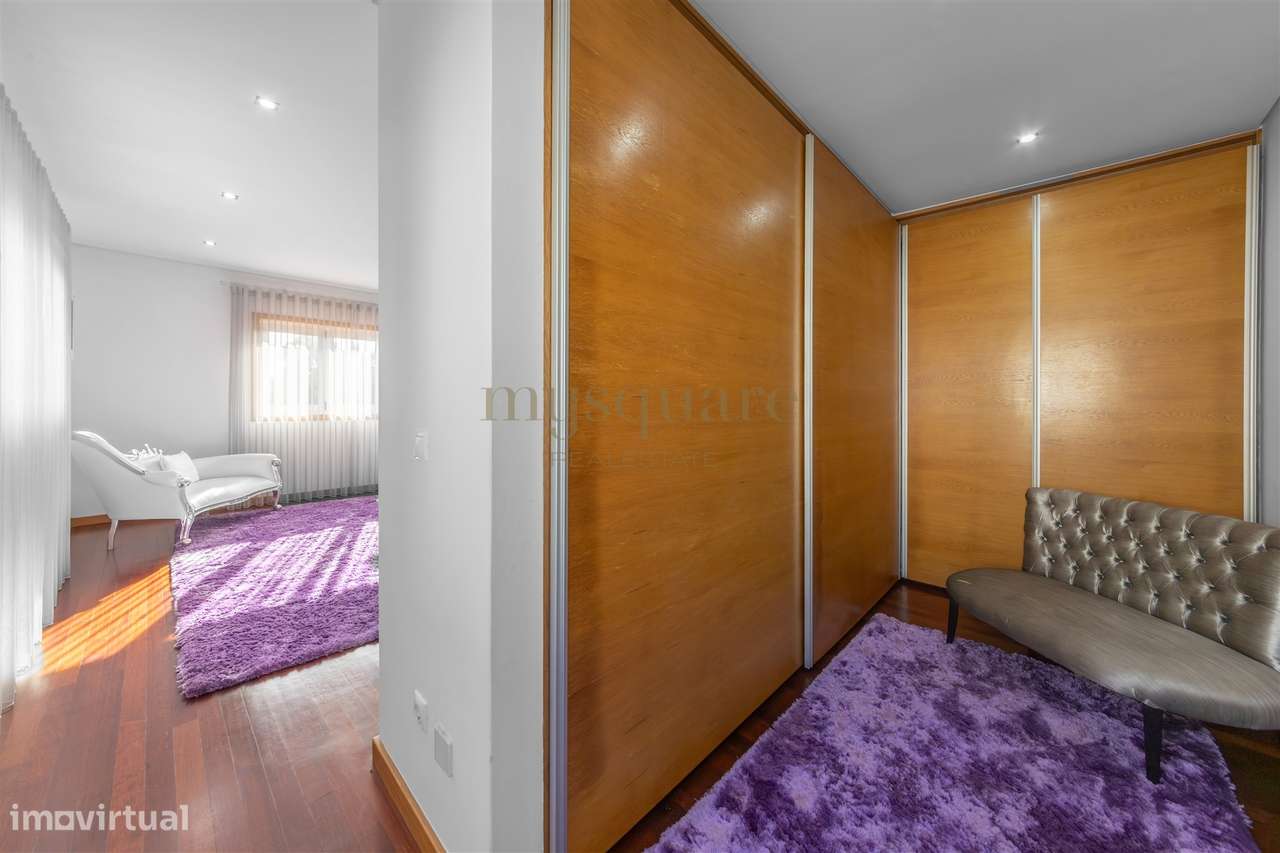 Moradia T4 geminada, com excelentes áreas, a 2 minutos do centro de Sa-19