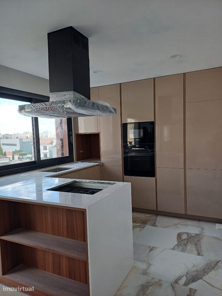 Comprar Imperdível Apartamento T3 Triplex com Rooftop último piso