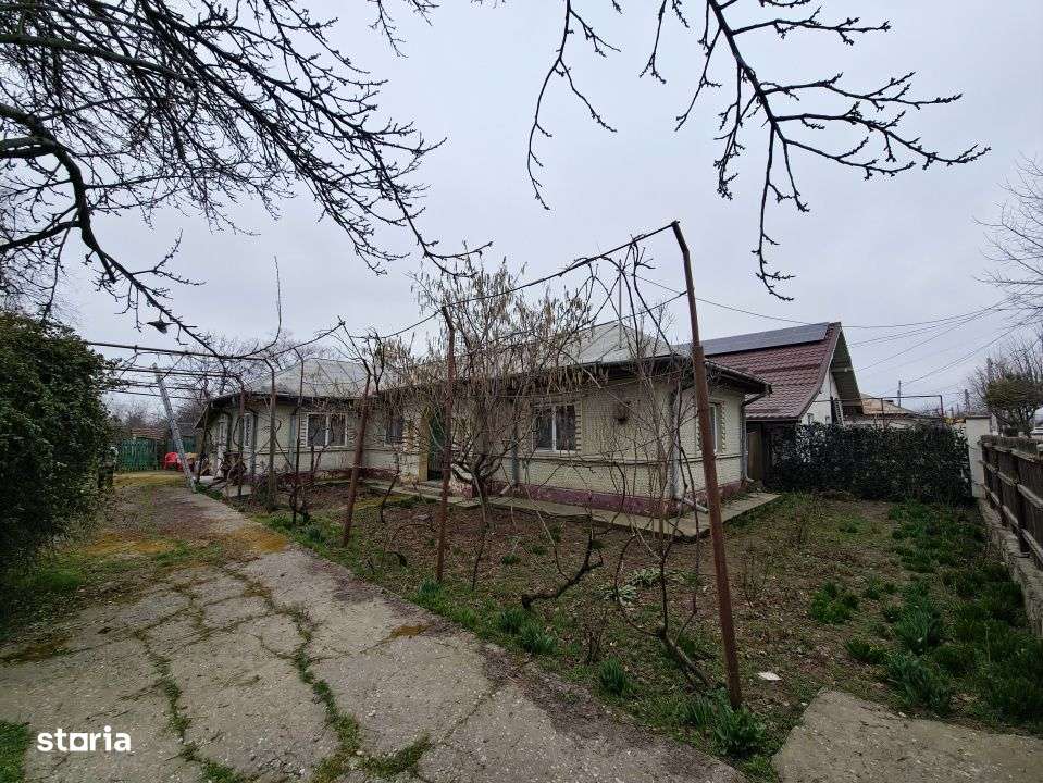 Casa (2 corpuri) si curte de 1401 mp la soseaua principala, Amara!-0