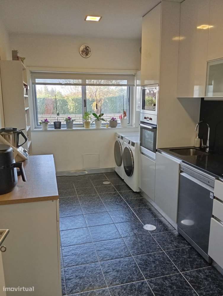 Fantástico apartamento T2 com terraço em condomínio fechado em Canelas-5